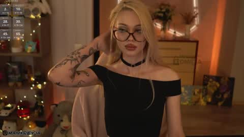 Snapshot of manifreyja chatting on 04/12/26, 06:57 Amelie online show from 04/12/26, 06:57