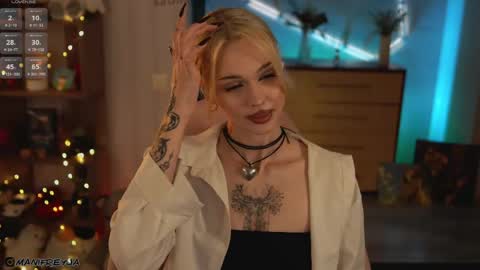 Snapshot of manifreyja chatting on 04/15/26, 08:31 Amelie online show from 04/15/26, 08:31