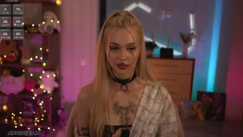 Snapshot of manifreyja chatting on 05/05/26, 08:50 Amelie online show from 05/05/26, 08:50