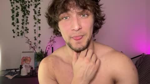 Snapshot of manolein chatting on 10/08/25, 12:08 manolein online show from 10/08/25, 12:08