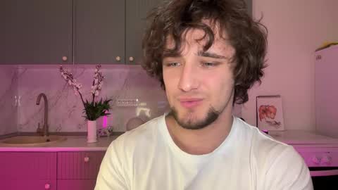 Snapshot of manolein chatting on 10/21/25, 12:11 manolein online show from 10/21/25, 12:11