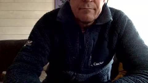 Snapshot of manpower2012 chatting on 12/14/24, 12:01 Manpo online show from 12/14/24, 12:01