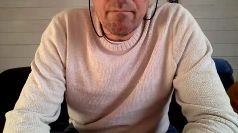 Snapshot of manpower2012 chatting on 12/31/24, 11:53 Manpo online show from 12/31/24, 11:53