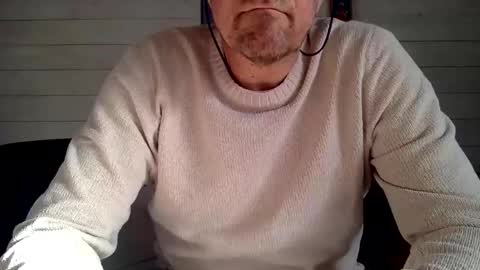 Snapshot of manpower2012 chatting on 01/01/25, 12:44 Manpo online show from 01/01/25, 12:44