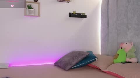 Snapshot of manu_montoya_ chatting on 05/02/26, 04:12 Manu online show from 05/02/26, 04:12