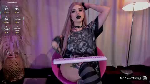 Snapshot of manu_nyx chatting on 04/25/26, 07:33 manu velezz Help me to get to 100 thumbs ups Tip 25tks Rate me online show from 04/25/26, 07:33