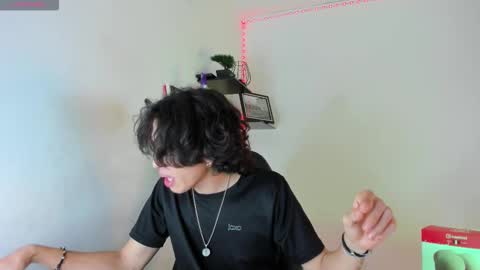 Manuel online show from 10/18/25, 03:09