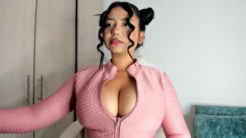 Snapshot of manuela_anderson chatting on 12/04/25, 03:54 MANUELA online show from 12/04/25, 03:54