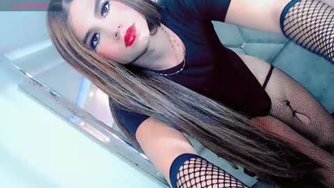 Snapshot of manuela_kingsley chatting on 12/18/24, 03:55 Manuela Kingsley online show from 12/18/24, 03:55