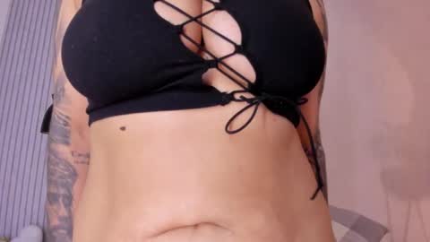 Snapshot of manuela_montes_ chatting on 03/30/26, 11:44 manuela_montes_ online show from 03/30/26, 11:44