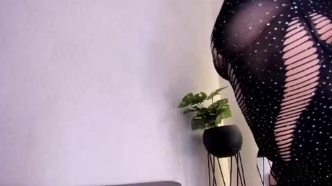 Snapshot of manuela_montes_ chatting on 06/12/26, 12:04 manuela_montes_ online show from 06/12/26, 12:04