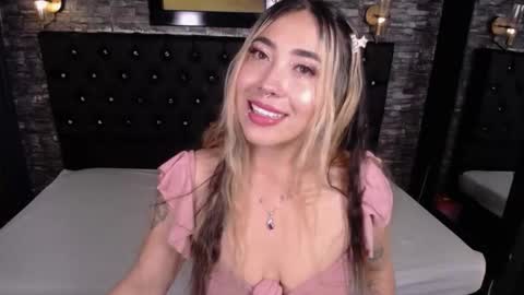 Manuela  online show from 11/06/25, 04:13