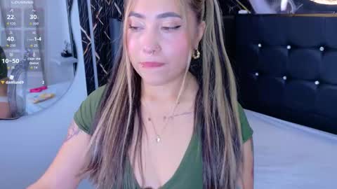 Snapshot of manuelaveelez chatting on 02/05/26, 03:44 Manuela online show from 02/05/26, 03:44