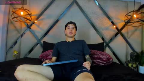 Snapshot of manuelr77 chatting on 03/13/26, 05:03 Manuel online show from 03/13/26, 05:03