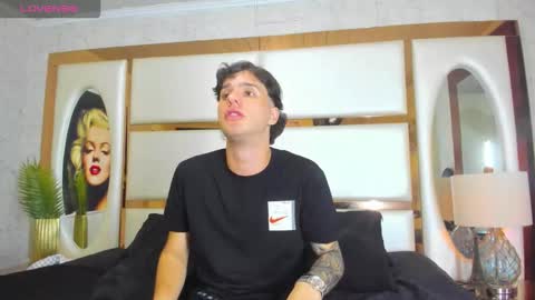 Snapshot of manuelr77 chatting on 03/15/26, 02:23 Manuel online show from 03/15/26, 02:23