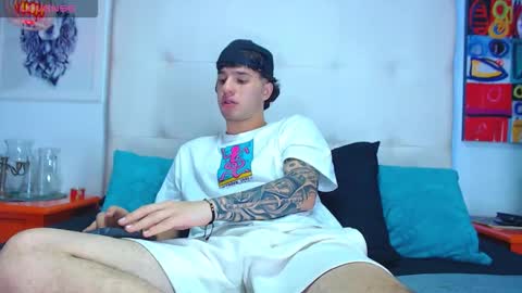 Snapshot of manuelr77 chatting on 03/18/26, 04:37 Manuel online show from 03/18/26, 04:37