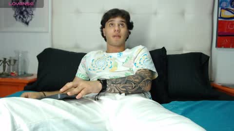 Snapshot of manuelr77 chatting on 04/08/26, 05:18 Manuel online show from 04/08/26, 05:18