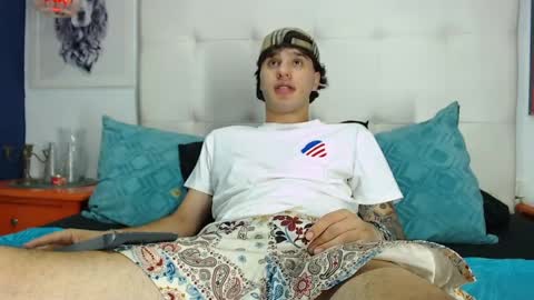 Snapshot of manuelr77 chatting on 04/11/26, 08:29 Manuel online show from 04/11/26, 08:29