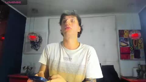 Snapshot of manuelr77 chatting on 04/14/26, 04:51 Manuel online show from 04/14/26, 04:51