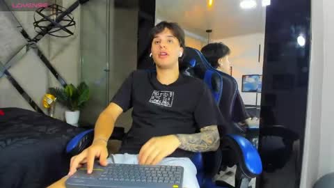 Snapshot of manuelr77 chatting on 04/29/26, 04:05 Manuel online show from 04/29/26, 04:05