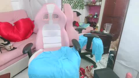 Snapshot of manuhela18 chatting on 12/19/24, 12:56 manuhela online show from 12/19/24, 12:56