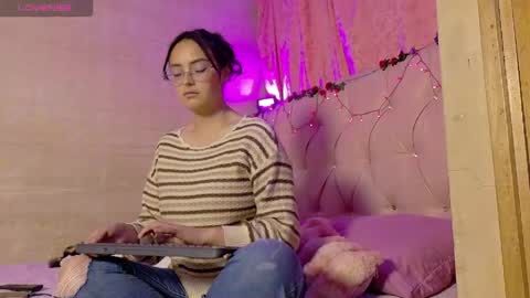 Snapshot of manumeow_ chatting on 05/17/26, 12:08 Manu online show from 05/17/26, 12:08