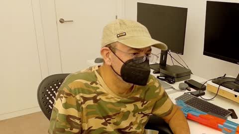 Snapshot of manup1977 chatting on 11/04/25, 02:10 manup1977 online show from 11/04/25, 02:10