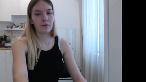 Snapshot of manyamania chatting on 12/22/25, 10:34 Prosto Maria online show from 12/22/25, 10:34