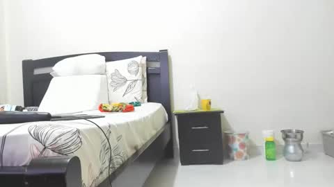 Mara online show from 11/11/25, 02:28