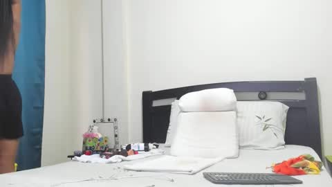 Mara online show from 11/26/25, 01:34