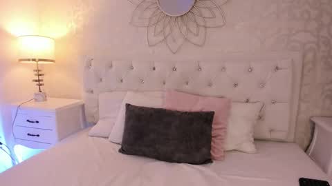 Snapshot of mara_betancurt chatting on 09/17/25, 10:44 Mara online show from 09/17/25, 10:44