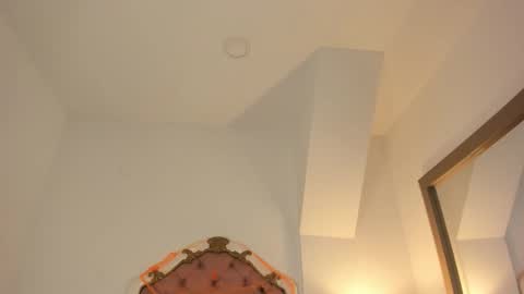 Snapshot of mara_betancurt chatting on 10/31/25, 11:06 Mara online show from 10/31/25, 11:06