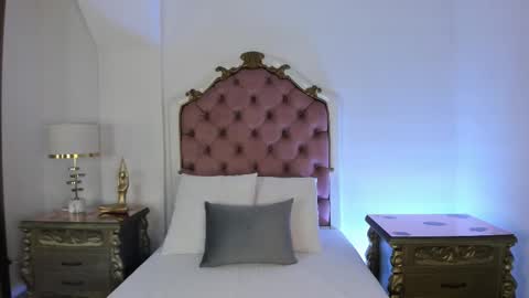 Snapshot of mara_betancurt chatting on 11/17/25, 03:45 Mara online show from 11/17/25, 03:45