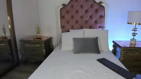 Snapshot of mara_betancurt chatting on 11/21/25, 04:11 Mara online show from 11/21/25, 04:11