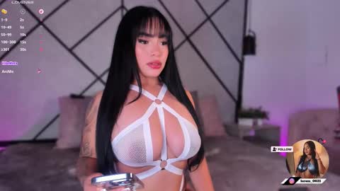 Snapshot of mara_martinez chatting on 12/18/25, 05:35 online show from 12/18/25, 05:35