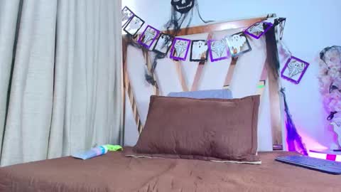 maraa_x online show from 10/14/25, 08:20