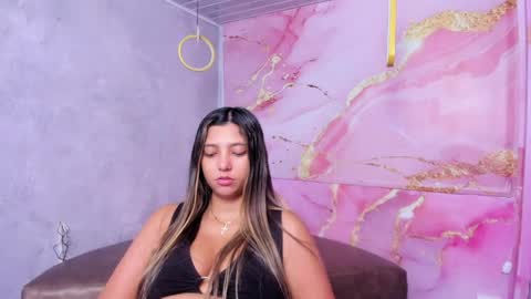 Snapshot of maraluna_ chatting on 04/22/26, 11:56 Maraluna online show from 04/22/26, 11:56