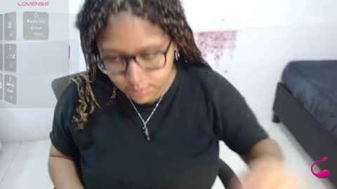 Snapshot of marasilk chatting on 12/18/25, 12:22 Mara Silk online show from 12/18/25, 12:22