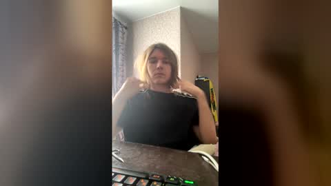 Snapshot of maratraher chatting on 02/11/26, 10:42 maratraher online show from 02/11/26, 10:42