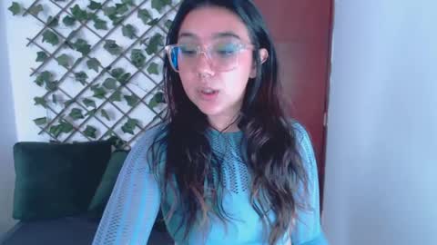 Snapshot of marce_bunny chatting on 09/29/25, 04:01 Marcela online show from 09/29/25, 04:01