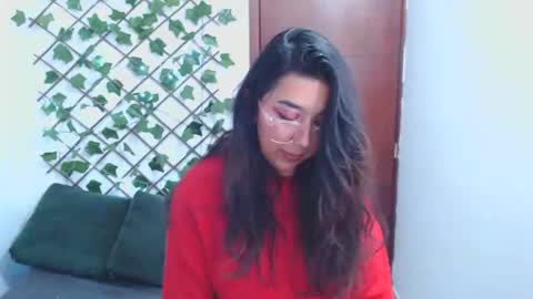 Snapshot of marce_bunny chatting on 12/18/25, 01:11 Marcela online show from 12/18/25, 01:11