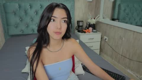 Snapshot of marcelaa_fox chatting on 04/15/26, 09:15 Marcela online show from 04/15/26, 09:15