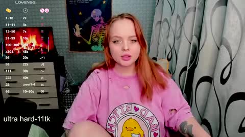 Snapshot of marcelinepeach chatting on 04/08/26, 10:21 Sara online show from 04/08/26, 10:21