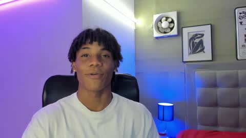 Snapshot of marcelo_dosantos77 chatting on 01/22/25, 03:52 MARCELO online show from 01/22/25, 03:52