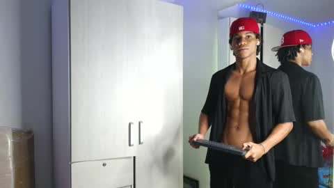 Snapshot of marcelo_dosantos77 chatting on 09/28/25, 03:28 MARCELO online show from 09/28/25, 03:28