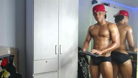 Snapshot of marcelo_dosantos77 chatting on 10/25/25, 05:26 MARCELO online show from 10/25/25, 05:26