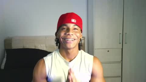 Snapshot of marcelo_dosantos77 chatting on 04/17/26, 01:52 MARCELO online show from 04/17/26, 01:52