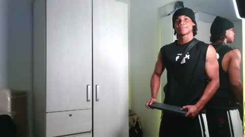 Snapshot of marcelo_dosantos77 chatting on 04/25/26, 11:13 MARCELO online show from 04/25/26, 11:13