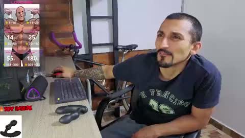 Snapshot of marckmuscle chatting on 06/27/26, 02:05 Marck Independent model online show from 06/27/26, 02:05