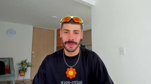 Snapshot of marco_tahani_ chatting on 01/05/25, 06:35 Marco IG marco tahani online show from 01/05/25, 06:35